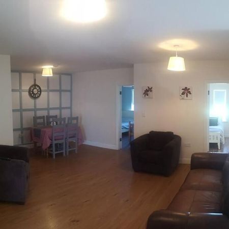 Spacious And Warm 2 Bedroom Apartment Sleeps Up To 5 أثي المظهر الخارجي الصورة