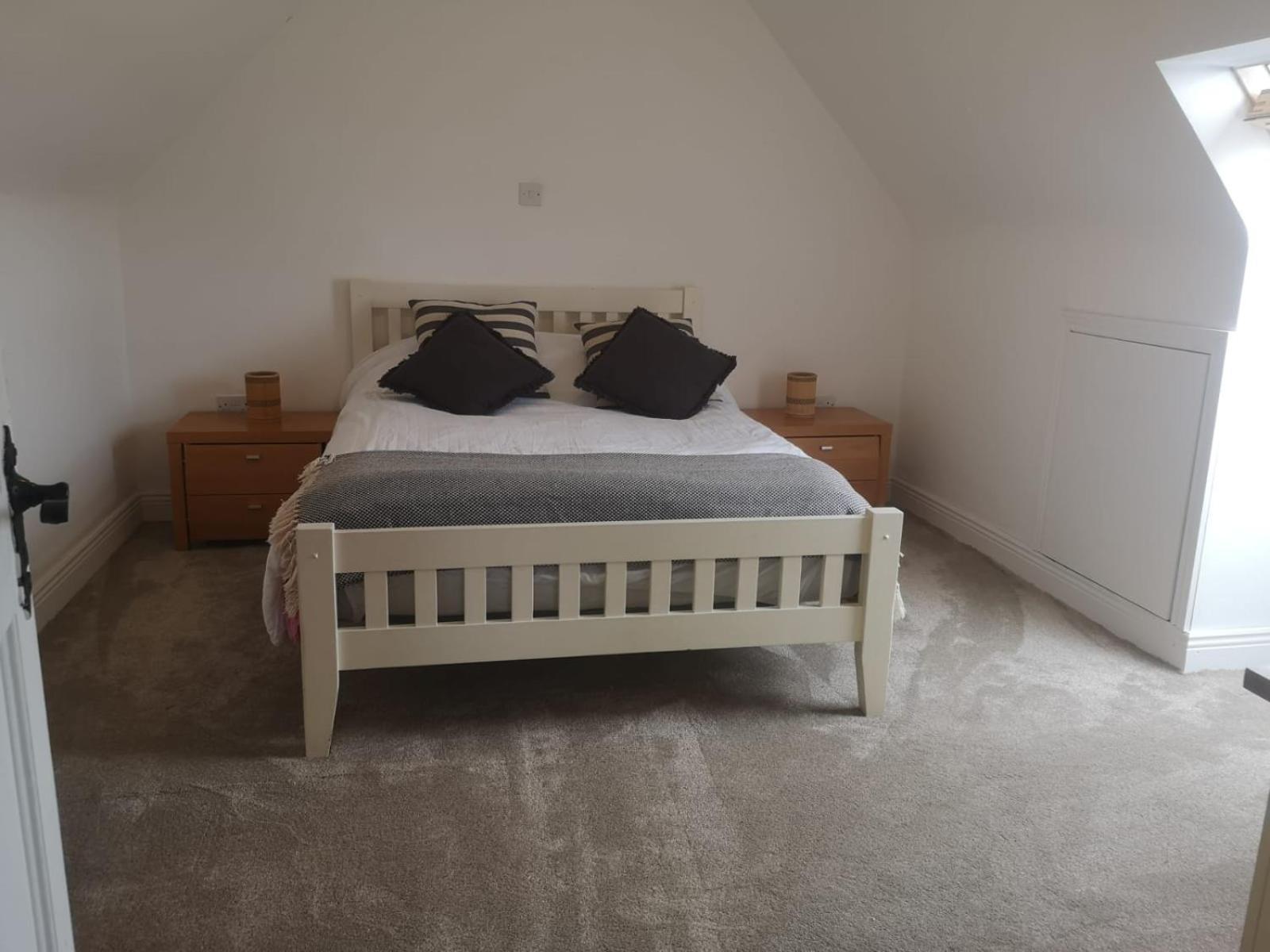 Spacious And Warm 2 Bedroom Apartment Sleeps Up To 5 أثي المظهر الخارجي الصورة